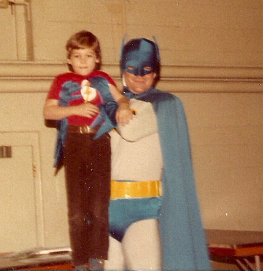This Site Shares Scary Photos Of 'Superheroes' Posing Alongside Their Young Fans In Malls In The 1970s And 1980s