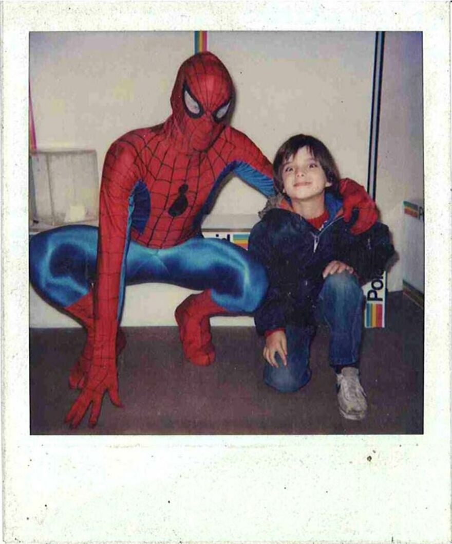 This Site Shares Scary Photos Of 'Superheroes' Posing Alongside Their Young Fans In Malls In The 1970s And 1980s