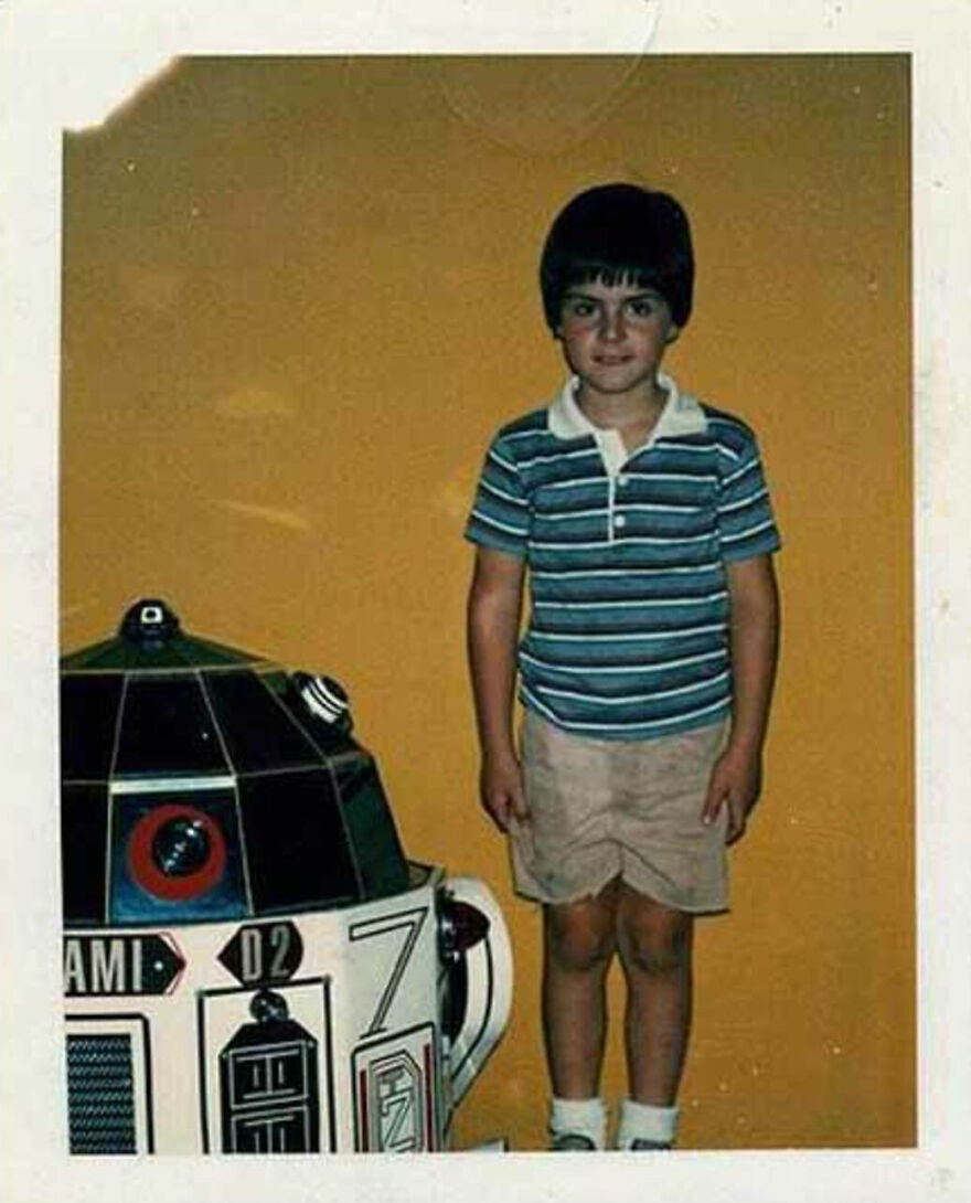 This Site Shares Scary Photos Of 'Superheroes' Posing Alongside Their Young Fans In Malls In The 1970s And 1980s