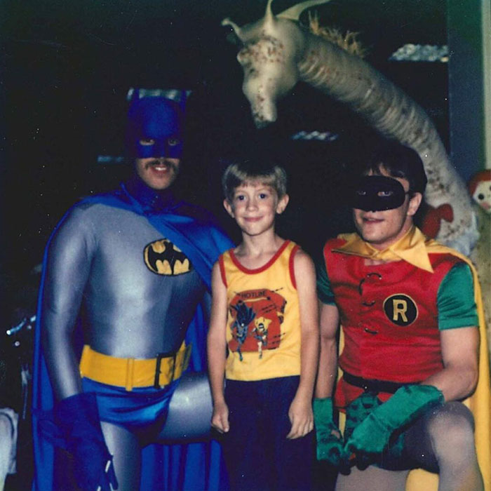 30 Funny And Awkward Pics Of Kids Posing With Superheroes And Popular Characters In The ’70s And ’80s