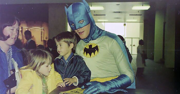 30 Funny And Awkward Pics Of Kids Posing With Superheroes And Popular Characters In The ’70s And ’80s