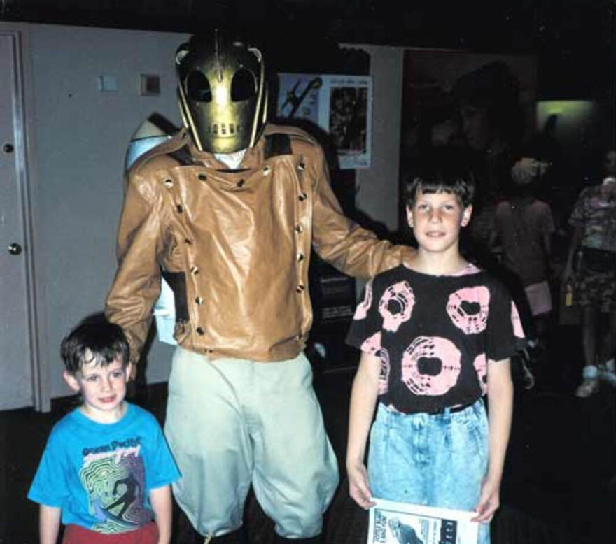 This Site Shares Scary Photos Of 'Superheroes' Posing Alongside Their Young Fans In Malls In The 1970s And 1980s