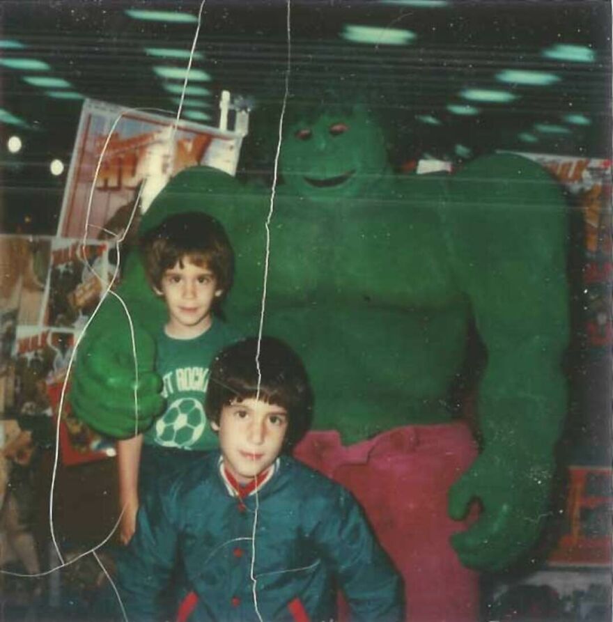 This Site Shares Scary Photos Of 'Superheroes' Posing Alongside Their Young Fans In Malls In The 1970s And 1980s