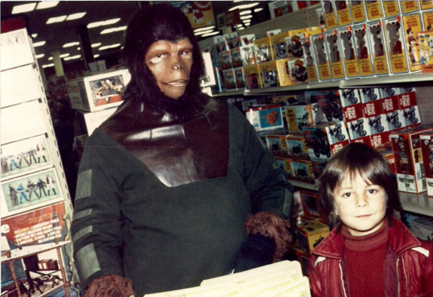 This Site Shares Scary Photos Of 'Superheroes' Posing Alongside Their Young Fans In Malls In The 1970s And 1980s