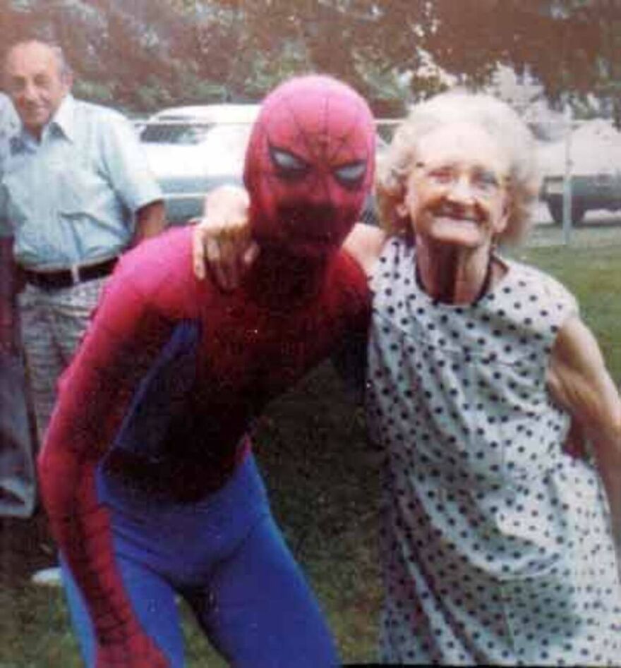 This Site Shares Scary Photos Of 'Superheroes' Posing Alongside Their Young Fans In Malls In The 1970s And 1980s