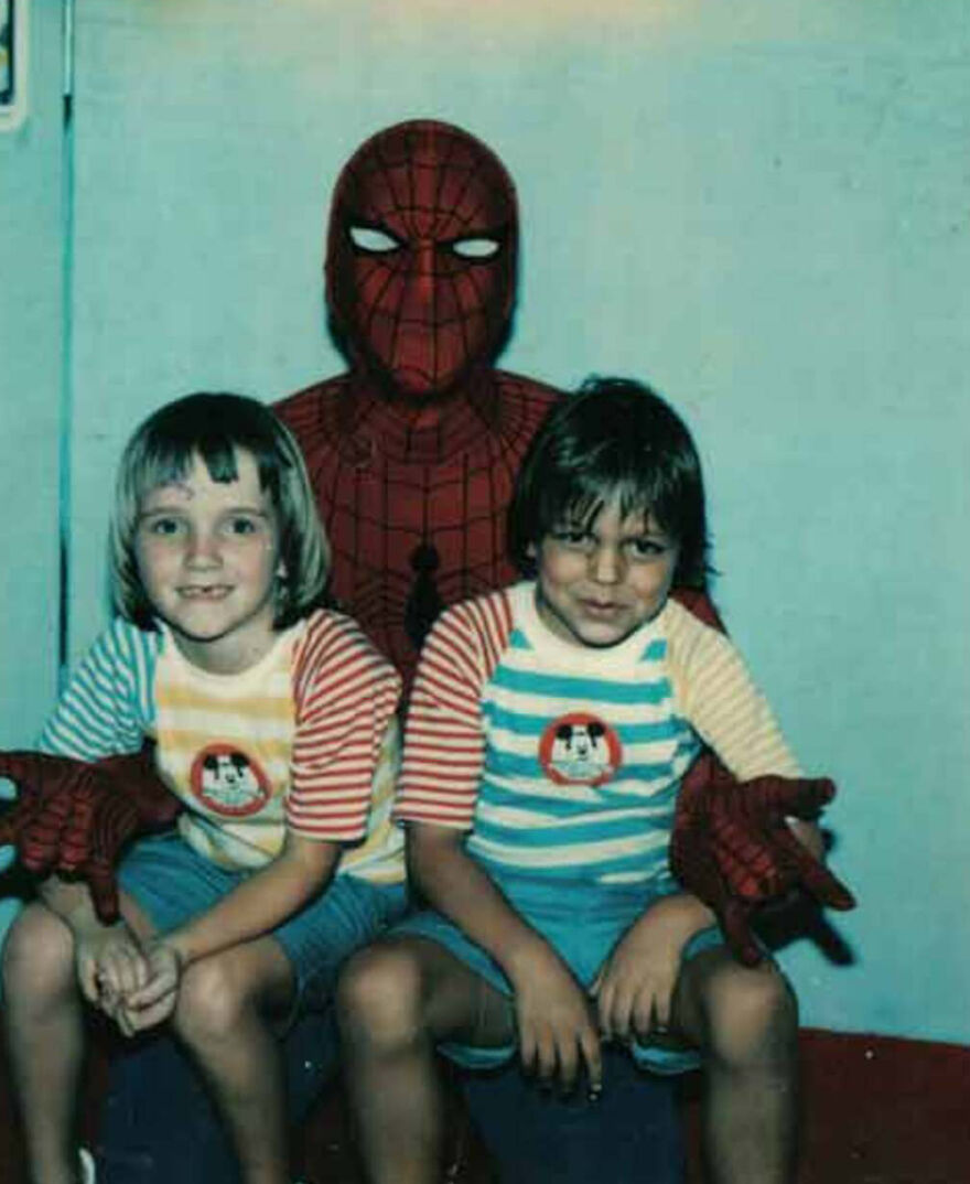 This Site Shares Scary Photos Of 'Superheroes' Posing Alongside Their Young Fans In Malls In The 1970s And 1980s