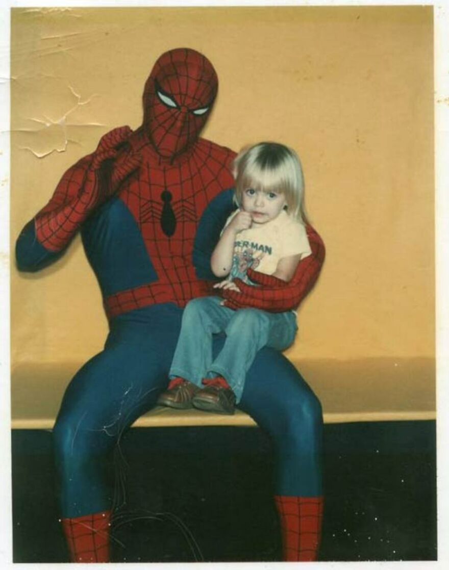 This Site Shares Scary Photos Of 'Superheroes' Posing Alongside Their Young Fans In Malls In The 1970s And 1980s
