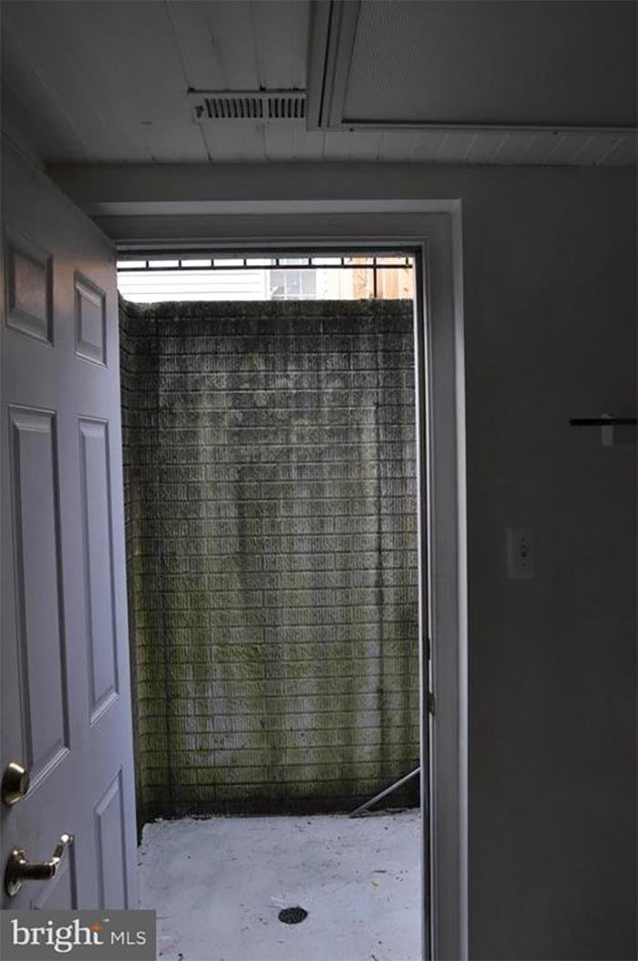 Terrible-Funny-Real-Estate-Photos