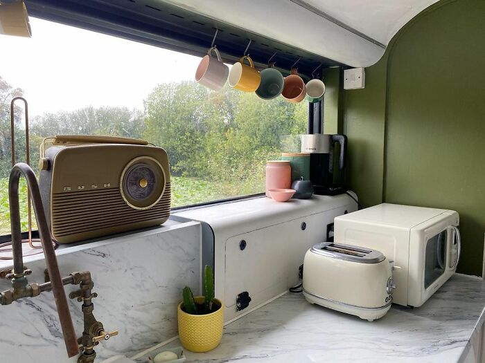 Couple Buys A London Double Decker Bus, Turns It Into A Dream Home Complete With A Fireplace And A Bathtub, Lives Mortgage Free Couple Buys A London Double Decker Bus, Turns It Into A Dream Home Complete With A Fireplace And A Bathtub, Lives Mortgage Free