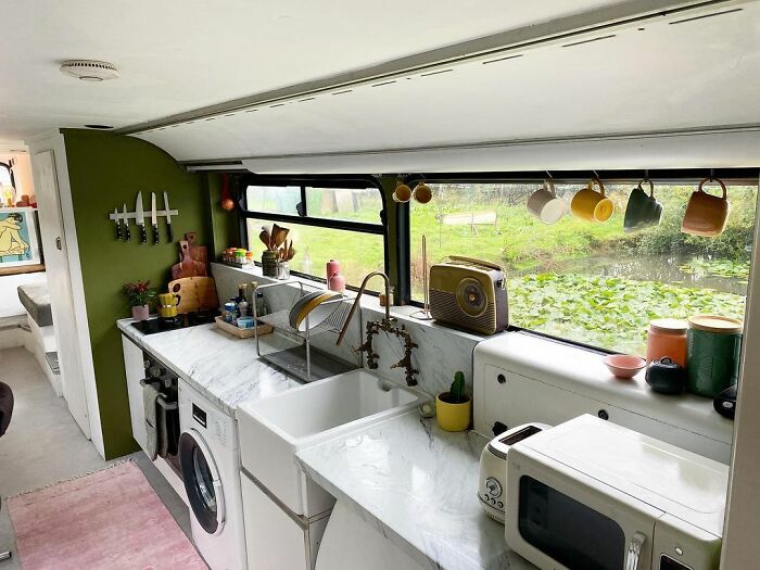 Couple Buys A London Double Decker Bus, Turns It Into A Dream Home Complete With A Fireplace And A Bathtub, Lives Mortgage Free Couple Buys A London Double Decker Bus, Turns It Into A Dream Home Complete With A Fireplace And A Bathtub, Lives Mortgage Free