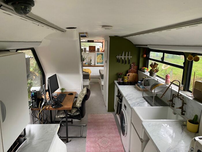 Couple Buys A London Double Decker Bus, Turns It Into A Dream Home Complete With A Fireplace And A Bathtub, Lives Mortgage Free Couple Buys A London Double Decker Bus, Turns It Into A Dream Home Complete With A Fireplace And A Bathtub, Lives Mortgage Free