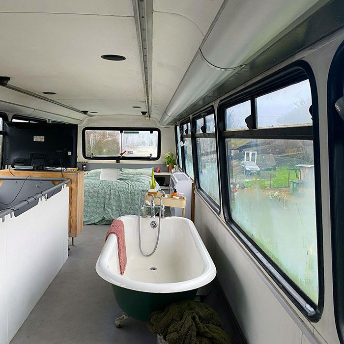Couple Buys A London Double Decker Bus, Turns It Into A Dream Home Complete With A Fireplace And A Bathtub, Lives Mortgage Free Couple Buys A London Double Decker Bus, Turns It Into A Dream Home Complete With A Fireplace And A Bathtub, Lives Mortgage Free