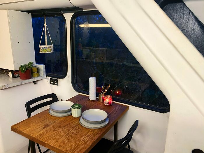 Couple Buys A London Double Decker Bus, Turns It Into A Dream Home Complete With A Fireplace And A Bathtub, Lives Mortgage Free Couple Buys A London Double Decker Bus, Turns It Into A Dream Home Complete With A Fireplace And A Bathtub, Lives Mortgage Free