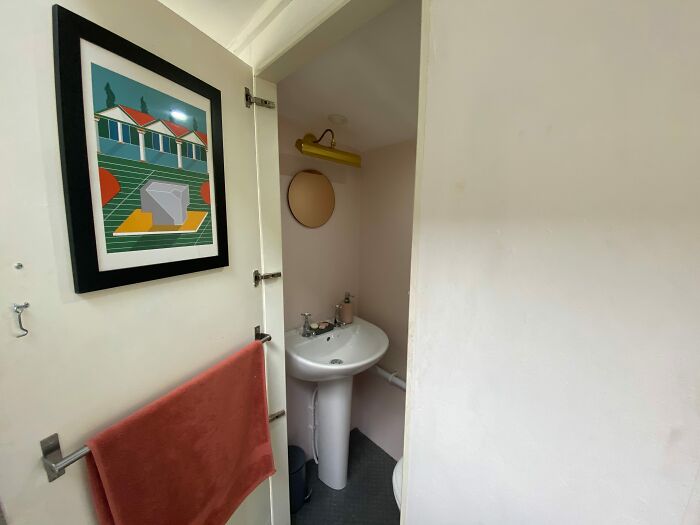 Couple Buys A London Double Decker Bus, Turns It Into A Dream Home Complete With A Fireplace And A Bathtub, Lives Mortgage Free Couple Buys A London Double Decker Bus, Turns It Into A Dream Home Complete With A Fireplace And A Bathtub, Lives Mortgage Free