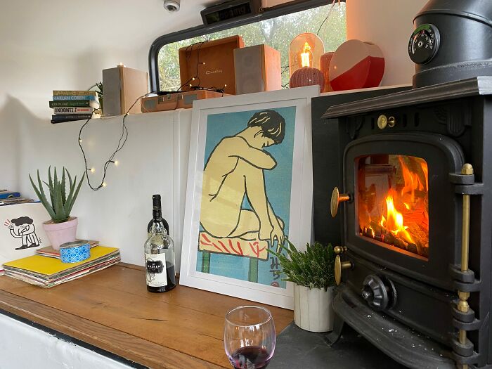 Couple Buys A London Double Decker Bus, Turns It Into A Dream Home Complete With A Fireplace And A Bathtub, Lives Mortgage Free Couple Buys A London Double Decker Bus, Turns It Into A Dream Home Complete With A Fireplace And A Bathtub, Lives Mortgage Free