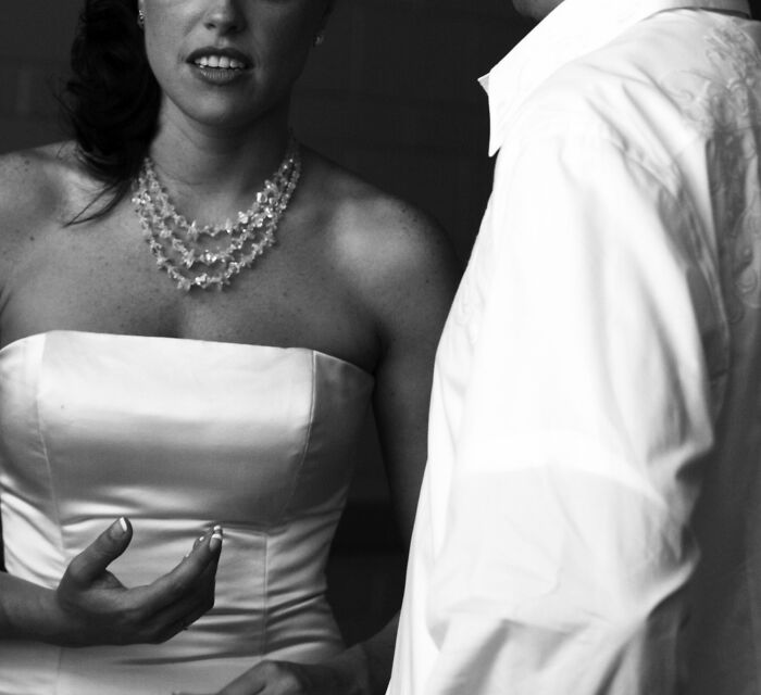 'This Ends In Divorce': 39 Wedding Industry Workers Share The Moment They Saw Red Flags Fly Above The Bride And Groom