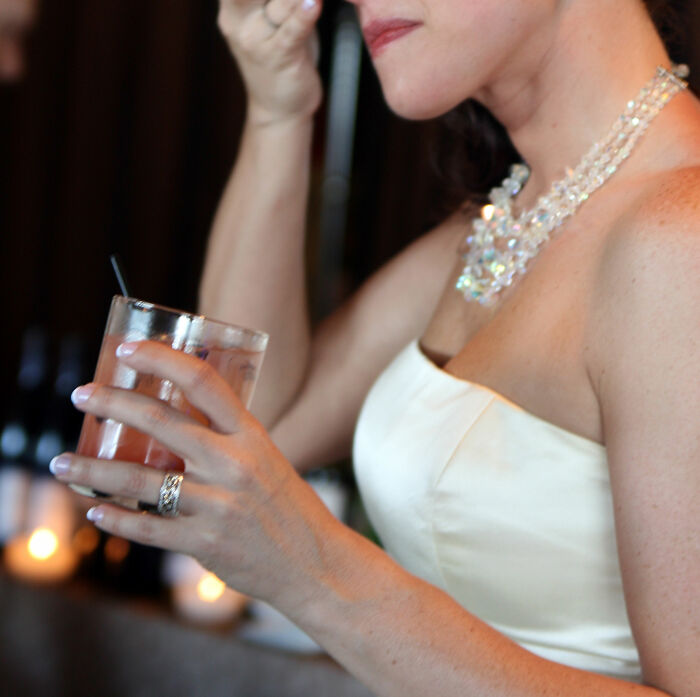 'This Ends In Divorce': 39 Wedding Industry Workers Share The Moment They Saw Red Flags Fly Above The Bride And Groom