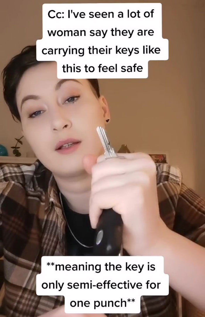 Woman Says Many People Hold Keys For Self-Defense Wrong, Teaches The Right Way Woman Says Many People Hold Keys For Self-Defense Wrong, Teaches The Right Way