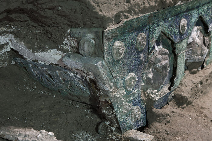 A Perfectly Preserved Roman Ceremonial Carriage That Got Buried In A Volcanic Eruption 2000 Years Ago Gets Discovered By Archaeologists In Italy