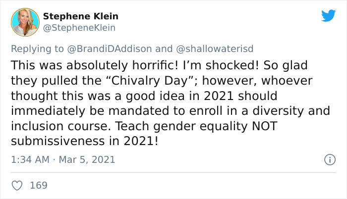 Teacher Gives 'Chivalry' History Lesson, Assigns Students To Follow Outdated Sexist 'Chivalric' Rules For A Day