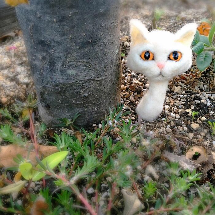 Japanese-Artist-Weird-Felted-Cats-Technology-Sacocho
