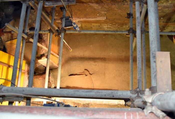 A Perfectly Preserved Roman Ceremonial Carriage That Got Buried In A Volcanic Eruption 2000 Years Ago Gets Discovered By Archaeologists In Italy A Perfectly Preserved Roman Ceremonial Carriage That Got Buried In A Volcanic Eruption 2000 Years Ago Gets Discovered By Archaeologists In Italy