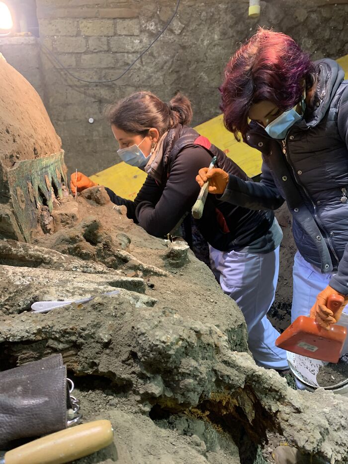 A Perfectly Preserved Roman Ceremonial Carriage That Got Buried In A Volcanic Eruption 2000 Years Ago Gets Discovered By Archaeologists In Italy