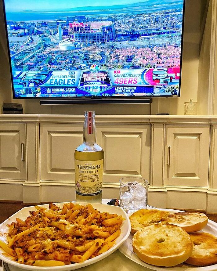 Penne And Toasted Bagels With Butter And Garlic Powder