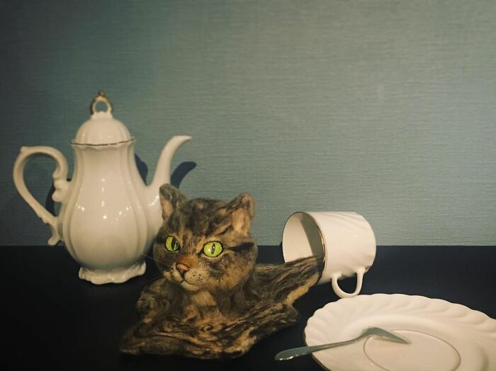 Japanese-Artist-Weird-Felted-Cats-Technology-Sacocho