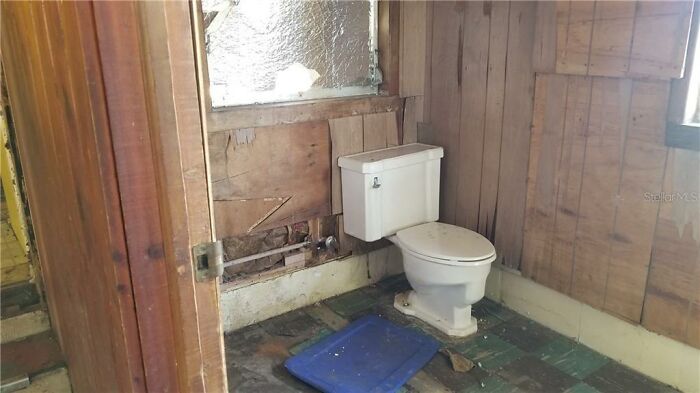 House Listing Of "The Worst House On The Street" Goes Viral For Its Hilarious Commentary