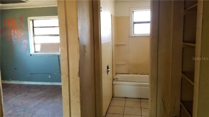 House Listing Of "The Worst House On The Street" Goes Viral For Its Hilarious Commentary House Listing Of "The Worst House On The Street" Goes Viral For Its Hilarious Commentary