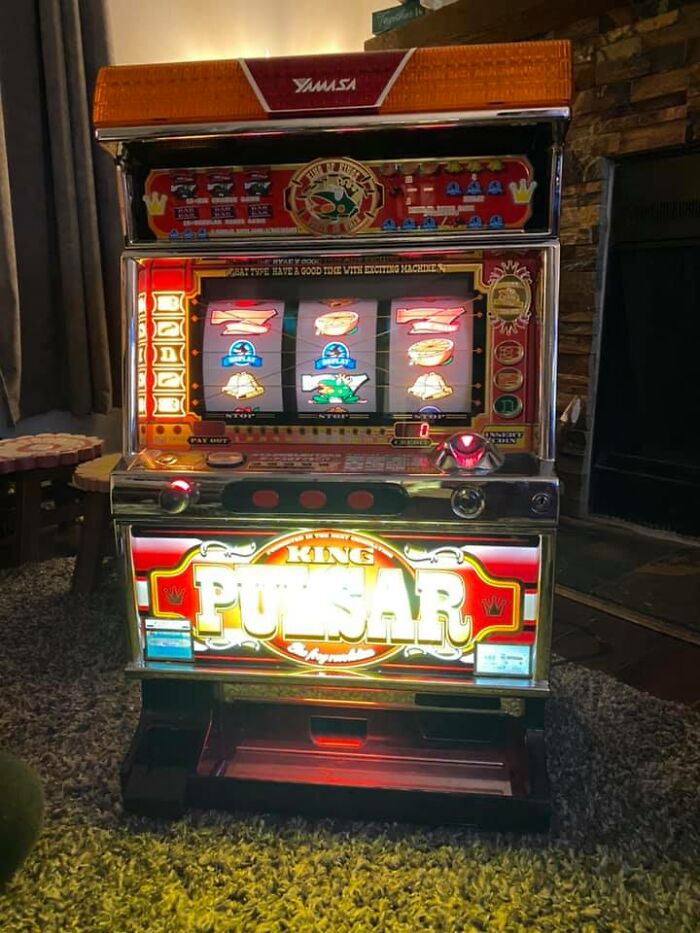 Found This Gem On The Side Of The Road For Free Today. My Husband Dislikes My Side Of The Road Treasures And I Was Sure I Had Finally Found One He Would Think Was Cool