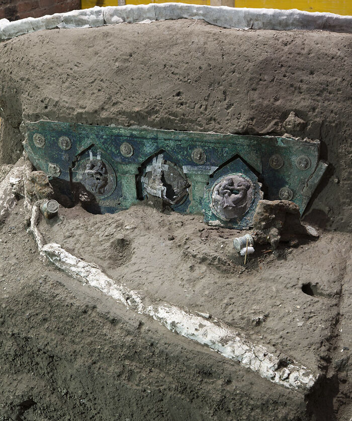 A Perfectly Preserved Roman Ceremonial Carriage That Got Buried In A Volcanic Eruption 2000 Years Ago Gets Discovered By Archaeologists In Italy