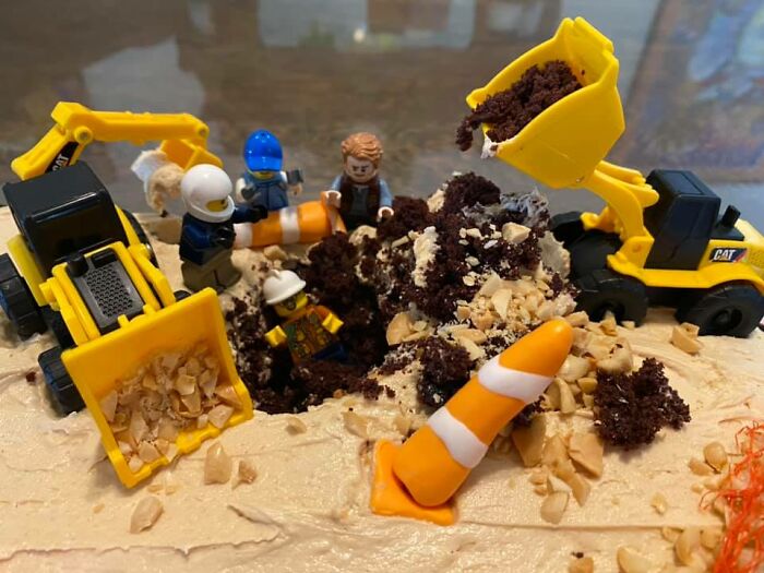 1-Year Birthday Party For Incomplete Road Construction Goes Viral And Finally Gets Authorities' Attention 1-Year Birthday Party For Incomplete Road Construction Goes Viral And Finally Gets Authorities' Attention