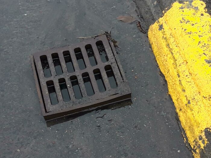 A Drain Water Can't Flow Into