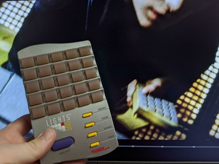 Control Device In "Alien Resurrection" Is A "Lights Out" Handheld Game