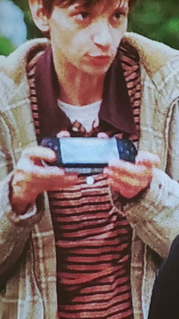 [tv] Monk, 2006. In Mr. Monk And The Big Reward, They Said This Was A Voice Stress Analyzer. It's Actually A Psp