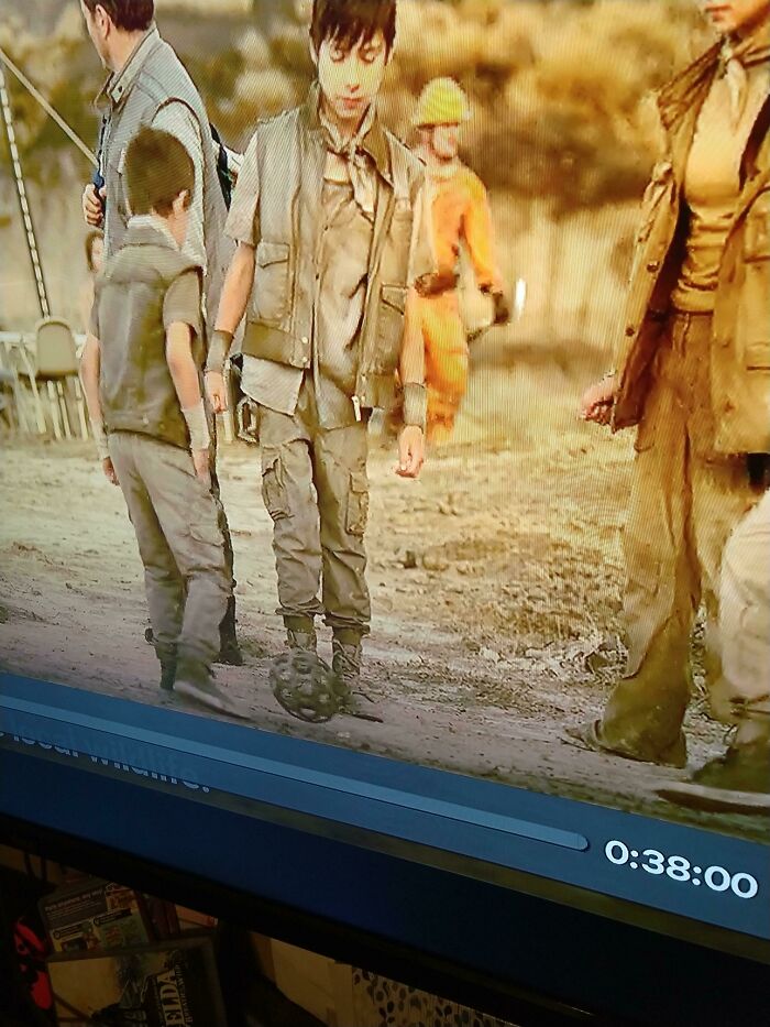 [tv] In Netflix's Lost In Space [2019] A Holee Roller Dog Toy Is Used As A Futuristic Space Soccer Ball