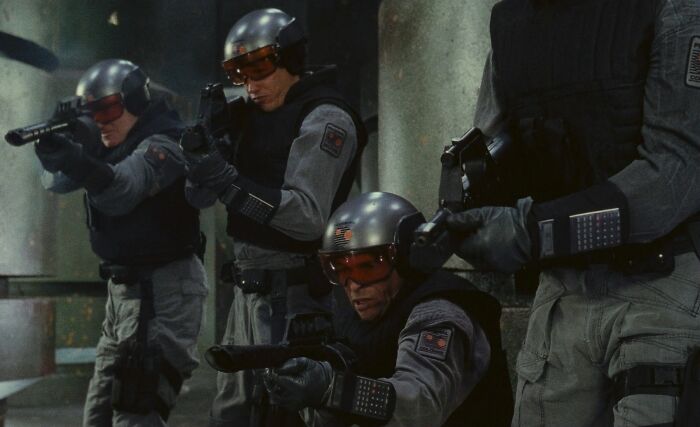 The Guards In Total Recall (1990) Had Fancy Scifi Wrist Computers That Were Just Calculators