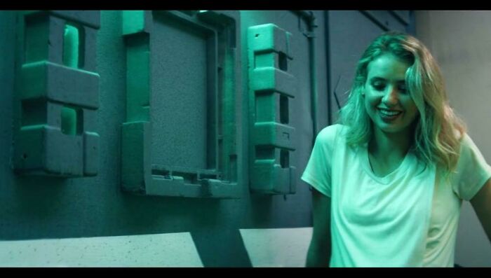 [film] Breach, 2020. The High-Tech Pannels In The Cryobay Are TV-Packing Styrofoam Blocks. That Might Be The Worst "Booklighting" I've Ever Seen So Far