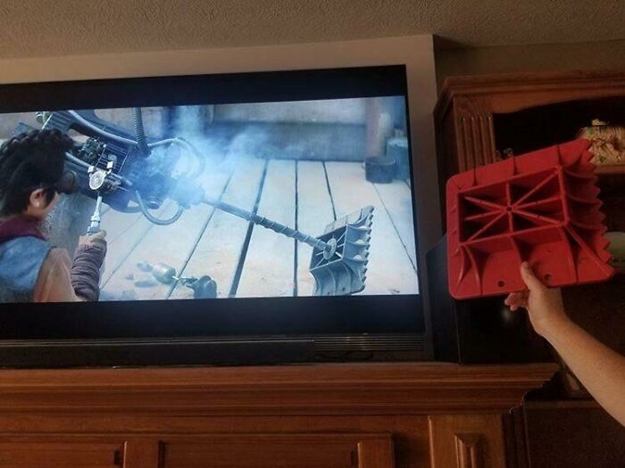 When You’re Watching The Mandalorian And You Spot That Hi-Lift Jack Base...