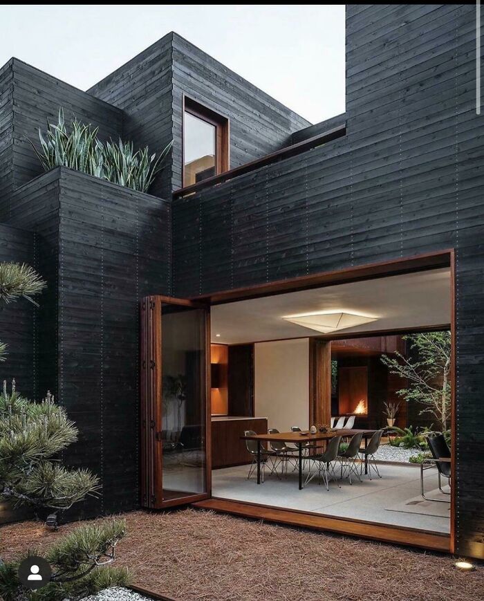 An Ebony Stained Modern House In Carlifornia