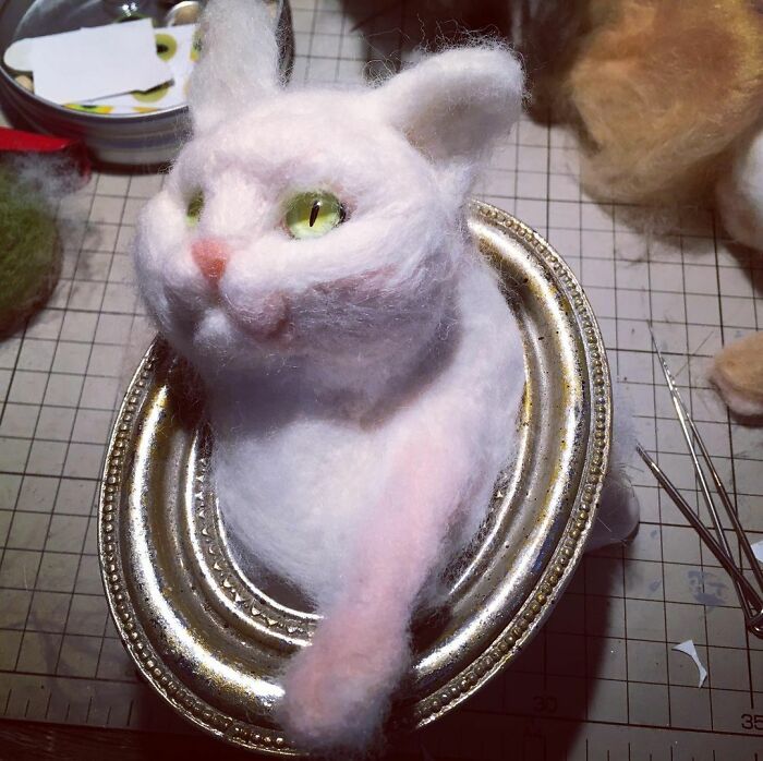 Japanese-Artist-Weird-Felted-Cats-Technology-Sacocho