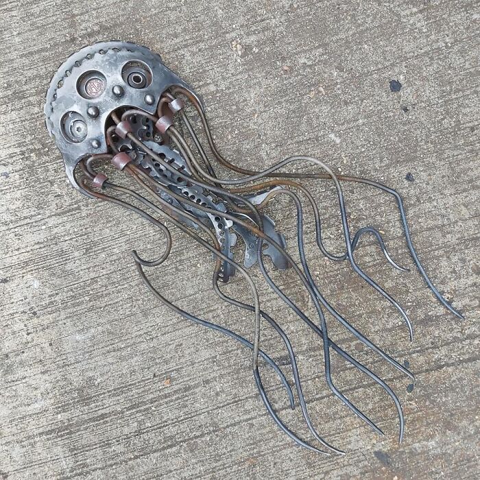 Artist Finds In The Trash His Inspiration For Making Amazing Sculptures