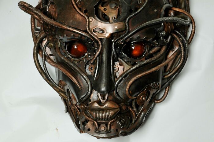 Artist Finds In The Trash His Inspiration For Making Amazing Sculptures