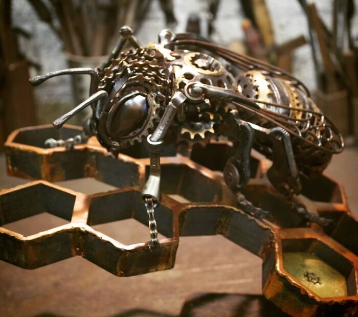 Artist Finds In The Trash His Inspiration For Making Amazing Sculptures