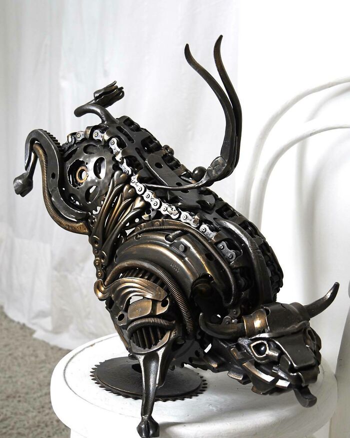 Artist Finds In The Trash His Inspiration For Making Amazing Sculptures