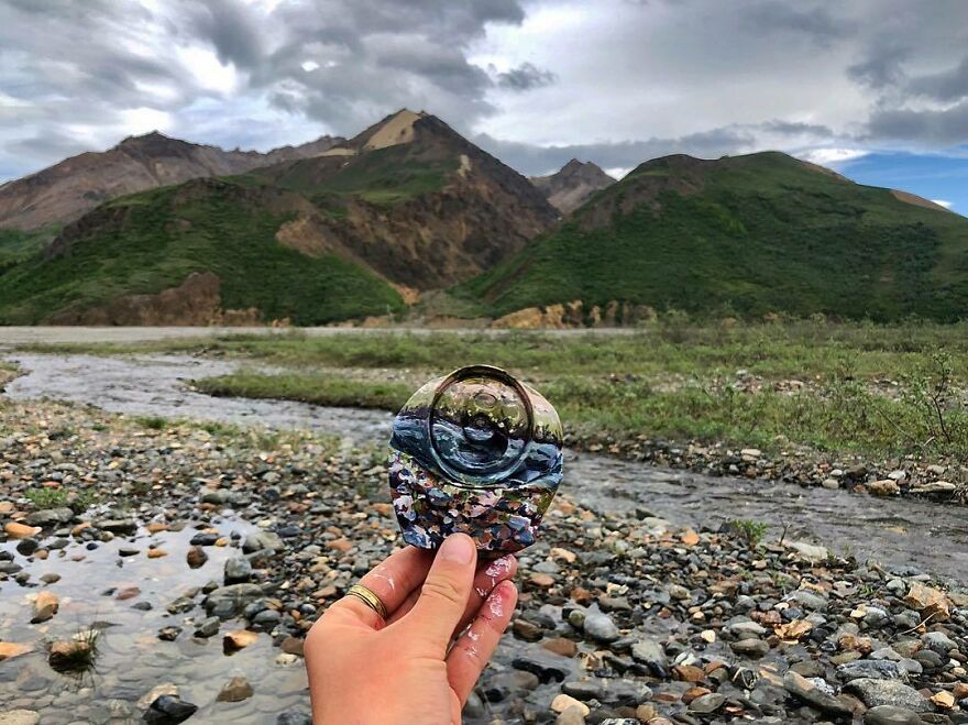 Naturalist Recycles Garbage From The National Park In Beautiful Landscape Paintings That Match The Landscape