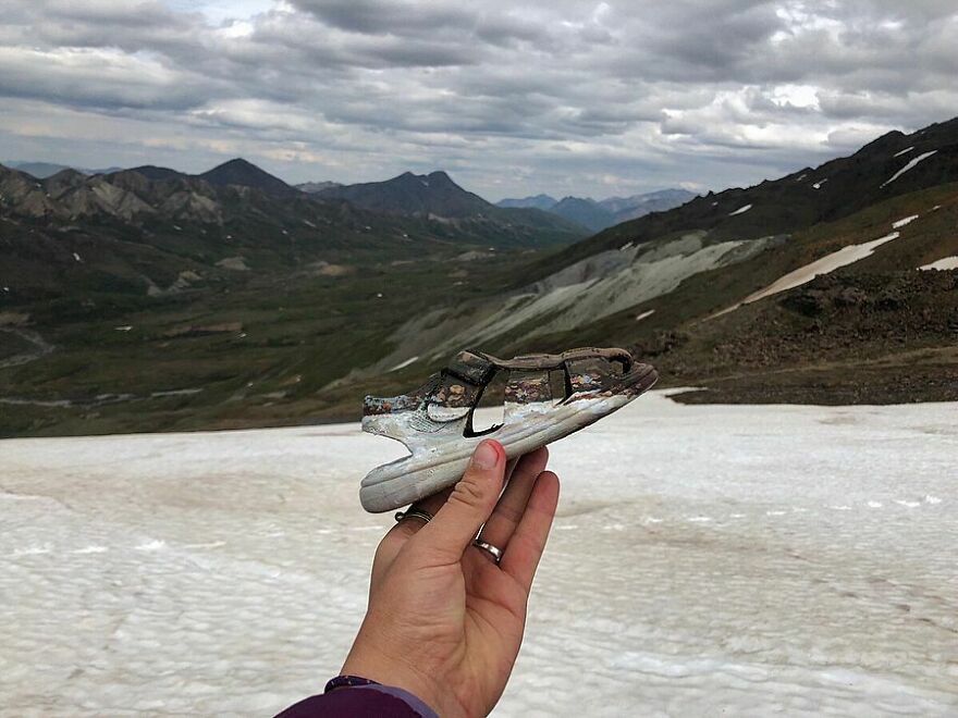 Naturalist Recycles Garbage From The National Park In Beautiful Landscape Paintings That Match The Landscape