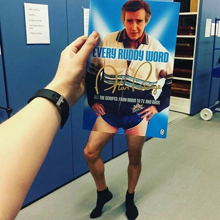 A Few Years Ago We Learnt That It Is Almost Impossible To Take A #bookface Photo When You’re Laughing Hysterically 😂 🤣
#bookfacefriday #friyay #alanpartridge #backofthenet #bookworm #librariesofinstagram #readingrocks #librarylife #libraryshelfie #fortheloveofbooks
#booklover #bookstagram #coverlove #bookfacemagazine